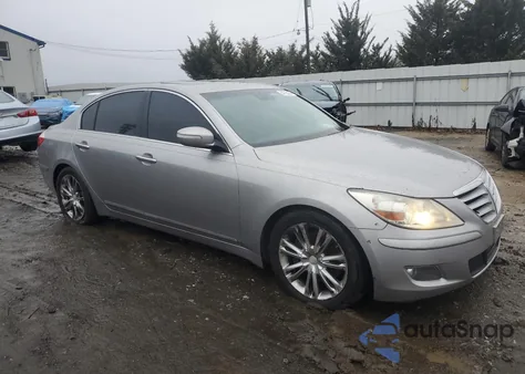 2011 Hyundai Genesis 4.6L z USA, uszkodzony, nr VIN KMHGC4DF3BU132429